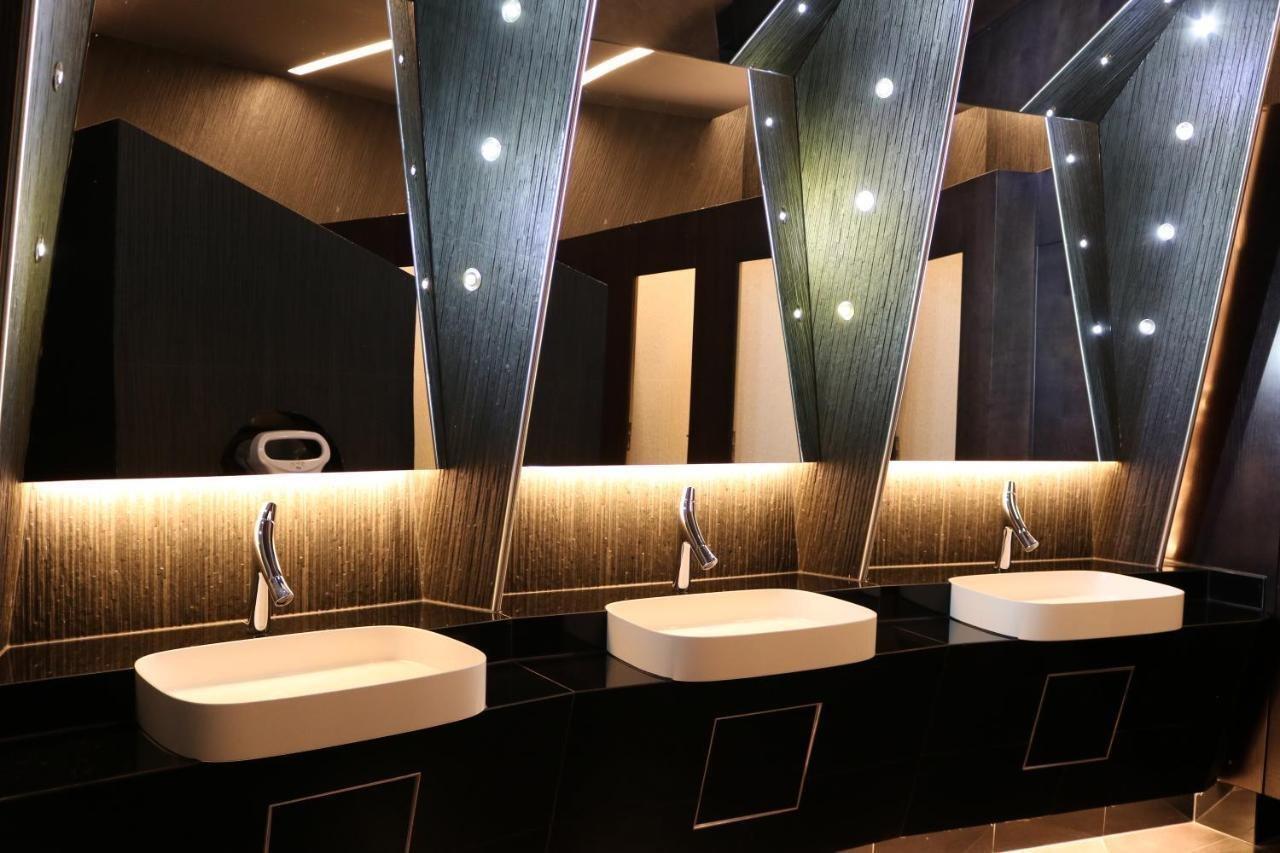 Hotel International Prishtina & Spa プリシュティナ エクステリア 写真