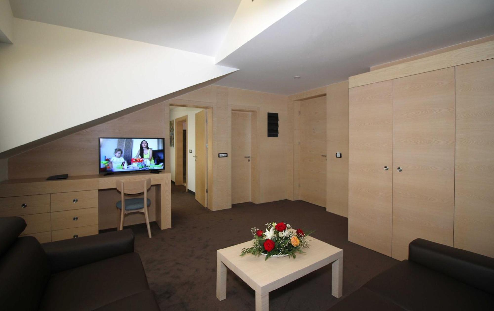 Hotel International Prishtina & Spa プリシュティナ 部屋 写真