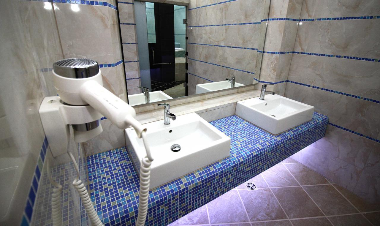 Hotel International Prishtina & Spa プリシュティナ エクステリア 写真