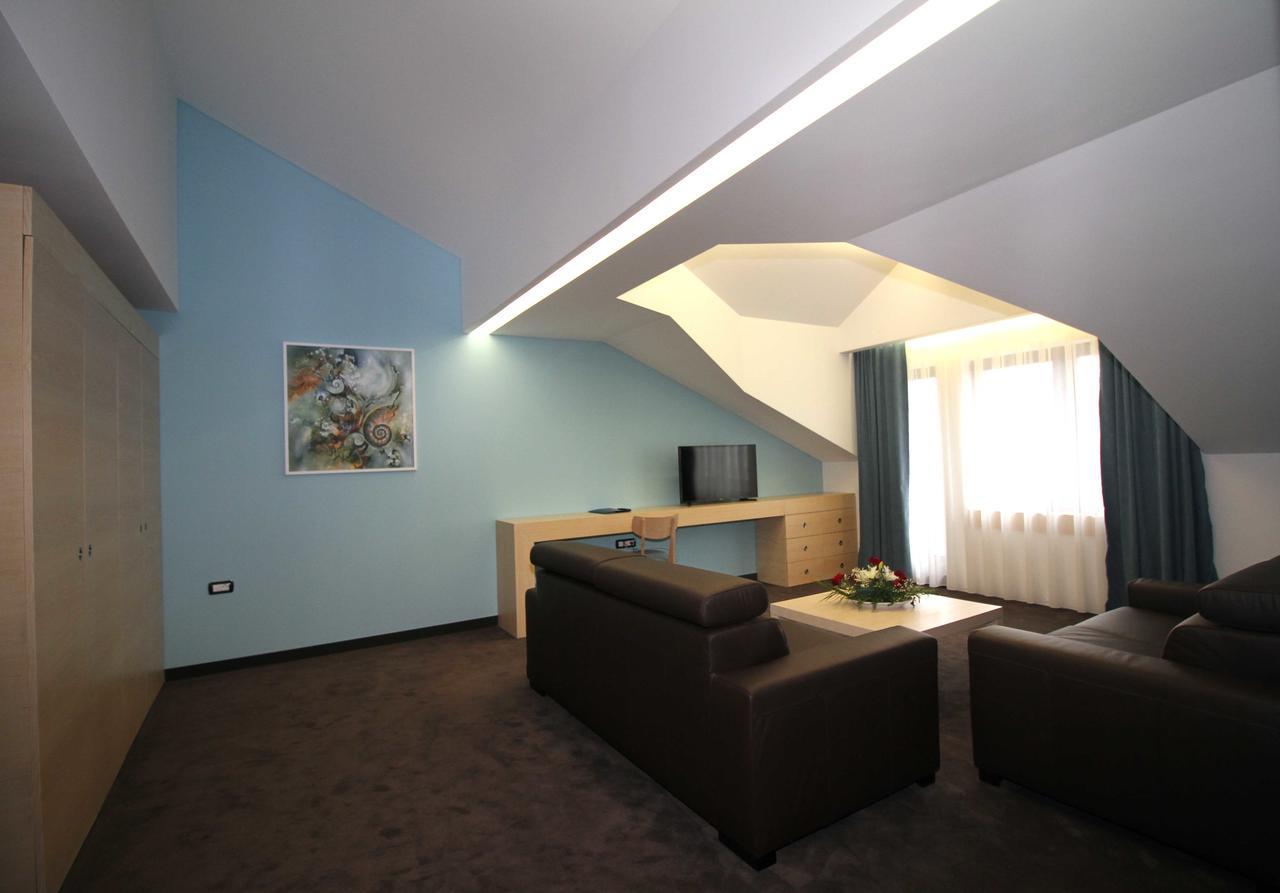 Hotel International Prishtina & Spa プリシュティナ エクステリア 写真