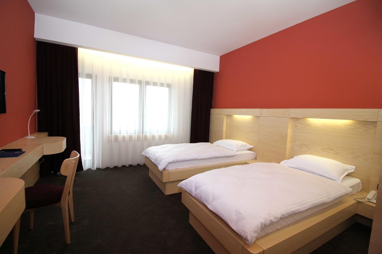 Hotel International Prishtina & Spa プリシュティナ エクステリア 写真