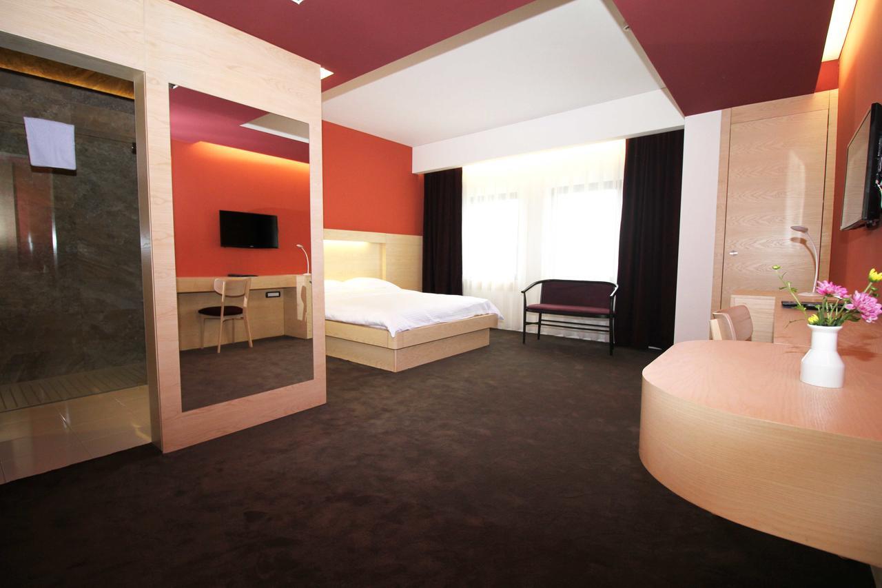 Hotel International Prishtina & Spa プリシュティナ エクステリア 写真
