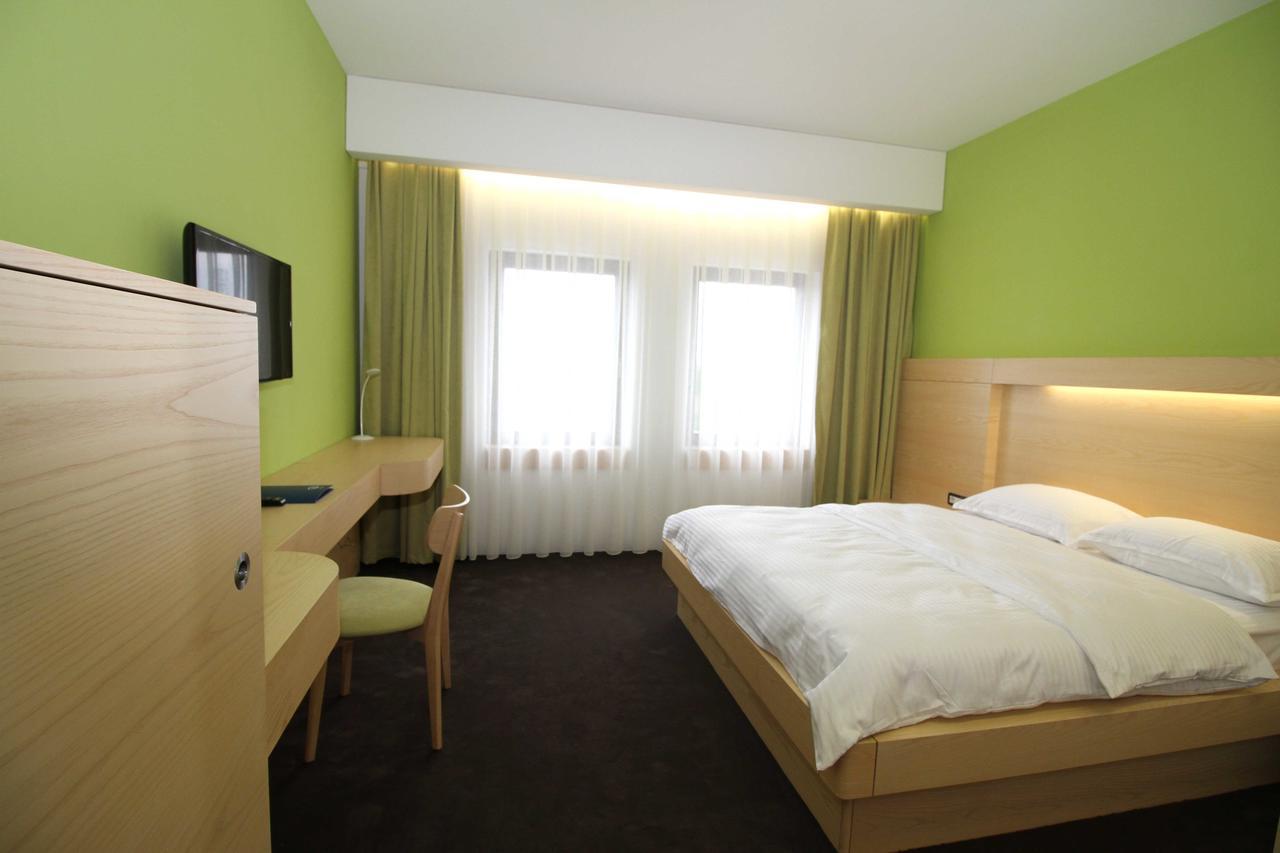 Hotel International Prishtina & Spa プリシュティナ エクステリア 写真