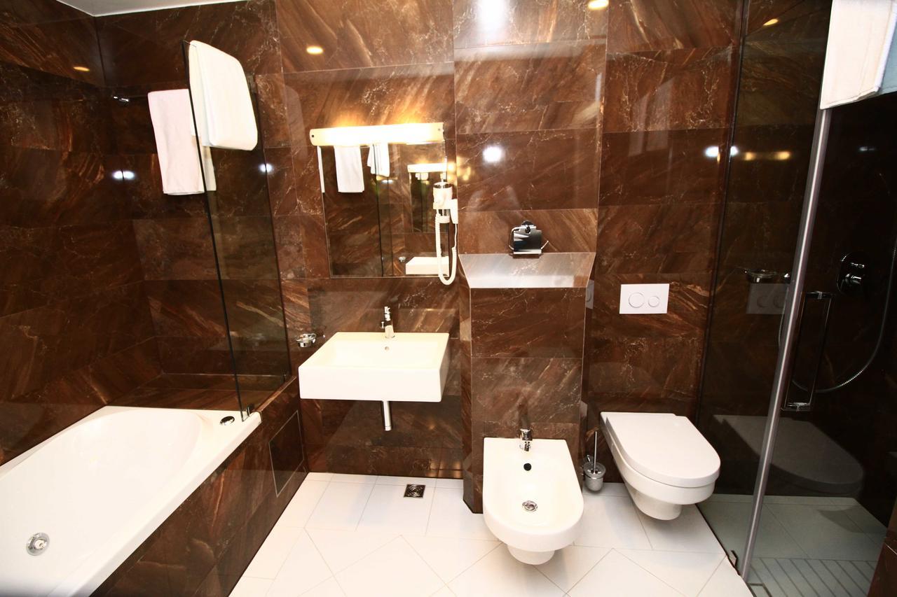 Hotel International Prishtina & Spa プリシュティナ エクステリア 写真
