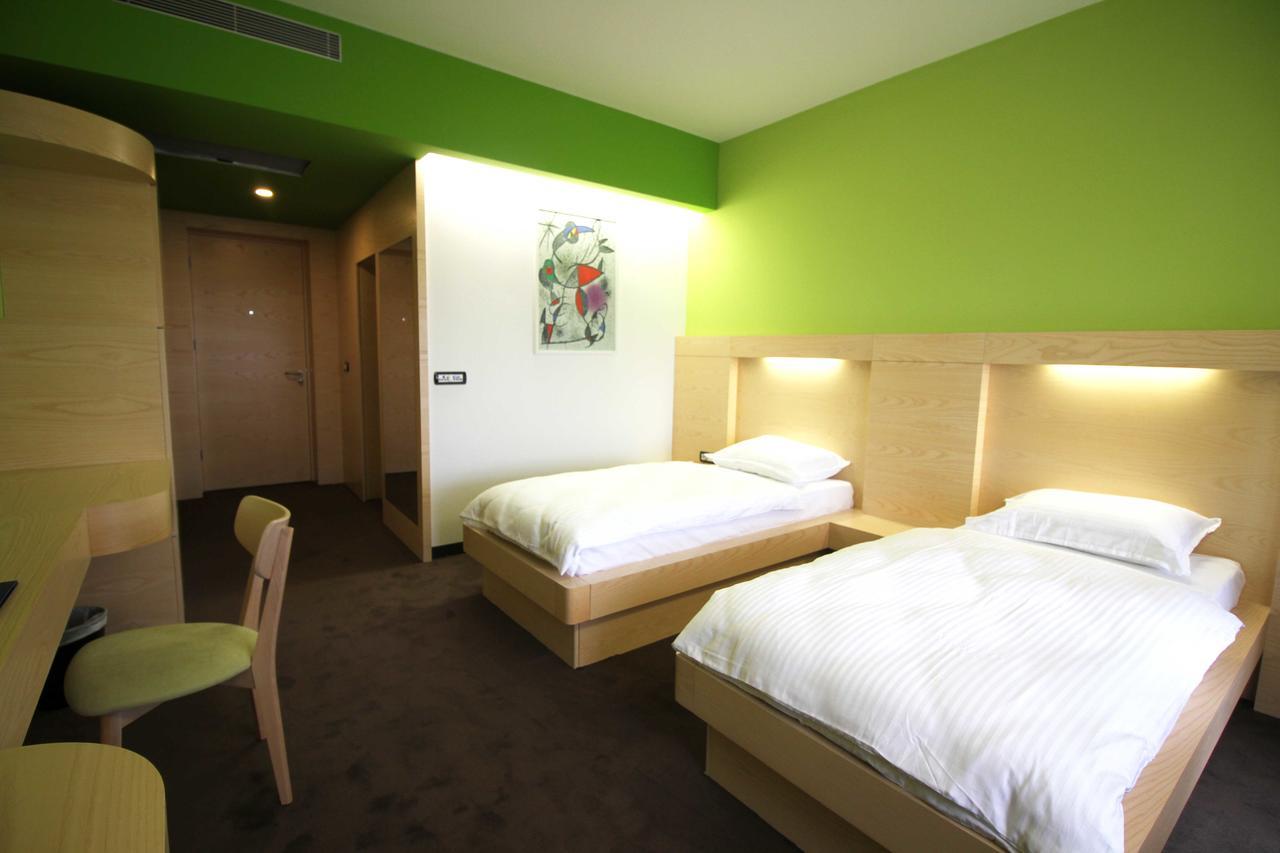 Hotel International Prishtina & Spa プリシュティナ エクステリア 写真