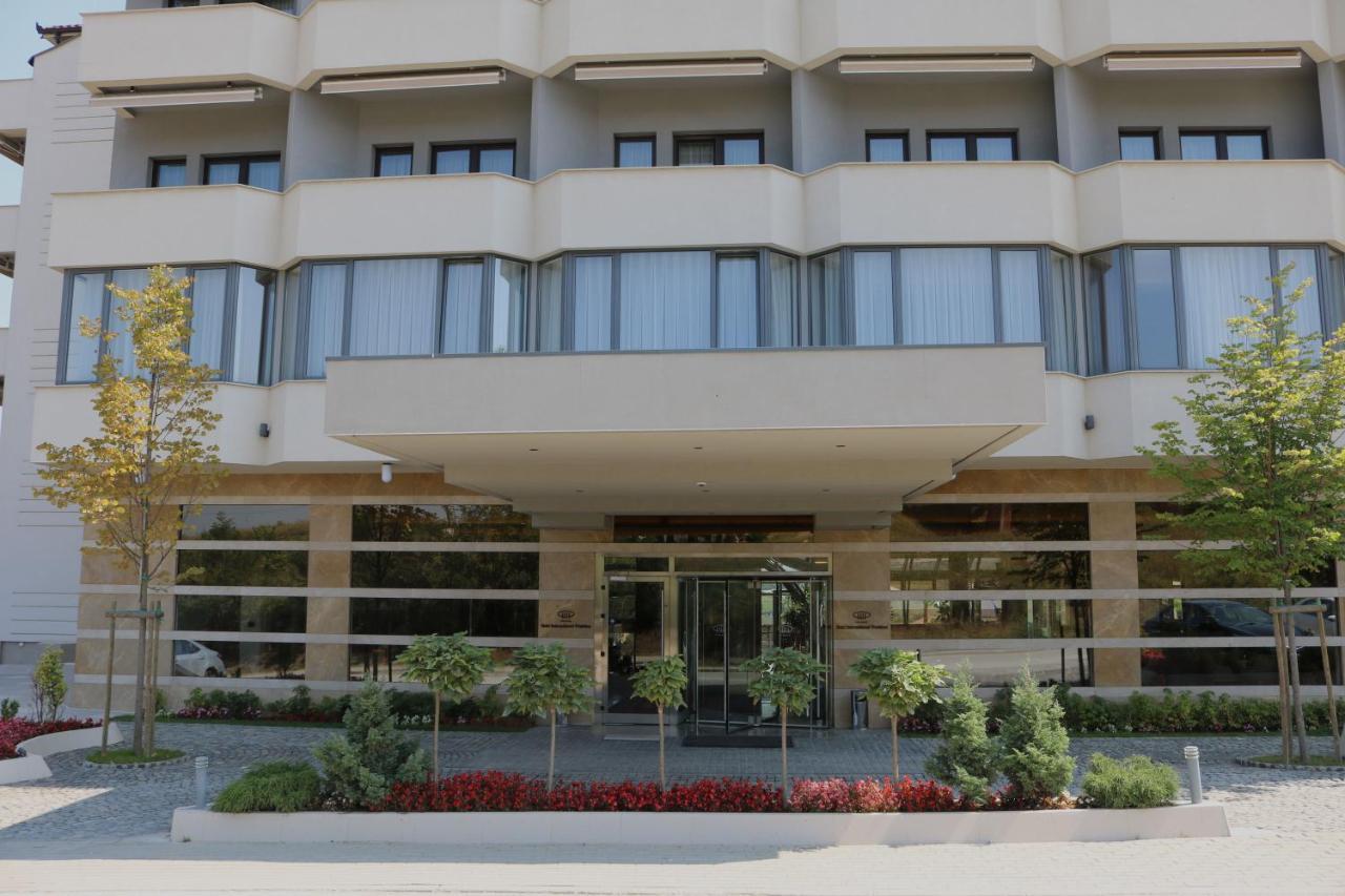 Hotel International Prishtina & Spa プリシュティナ エクステリア 写真
