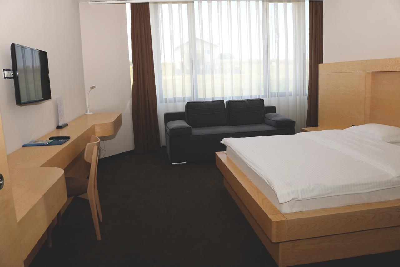 Hotel International Prishtina & Spa プリシュティナ エクステリア 写真