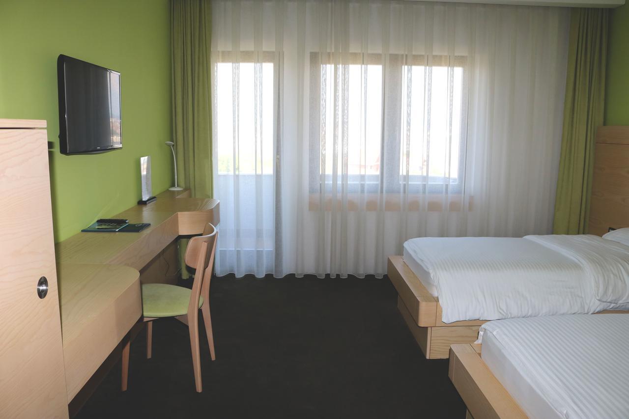 Hotel International Prishtina & Spa プリシュティナ エクステリア 写真