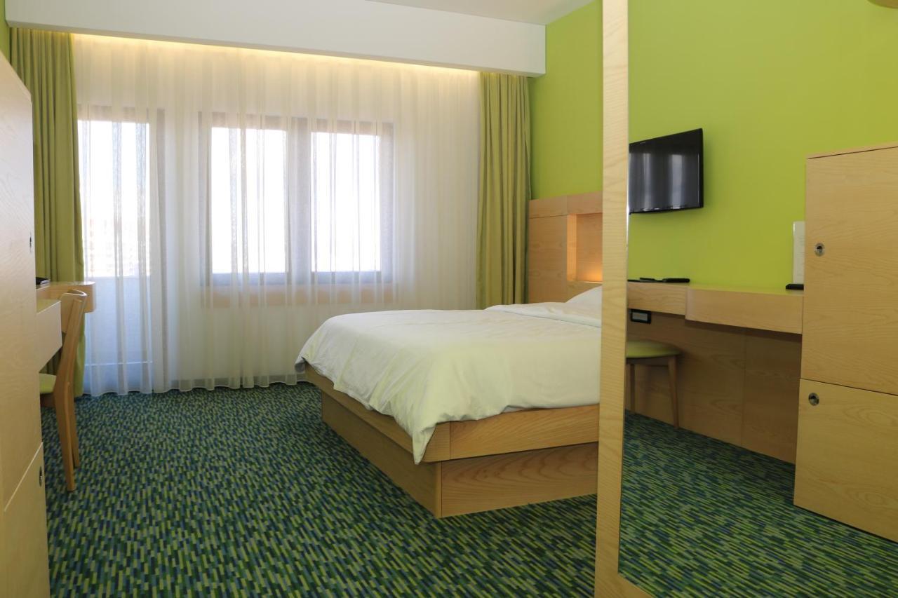 Hotel International Prishtina & Spa プリシュティナ エクステリア 写真